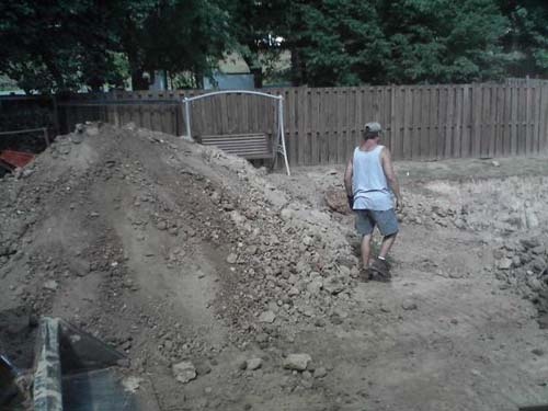 Έφτιαξε μόνος του πισίνα (pics) 