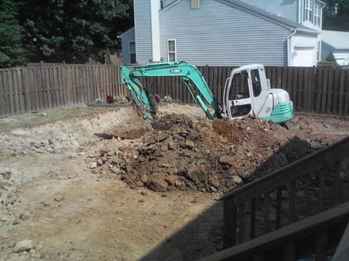 Έφτιαξε μόνος του πισίνα (pics) 