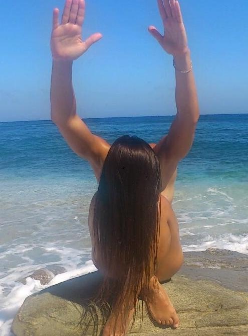 Ολόγυμνη για τις ανάγκες γυρίσματος... (pics)