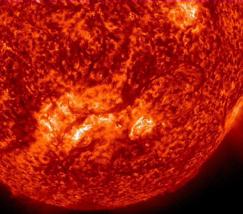 Η Nasa έκανε... zoom in στον Ήλιο! (pics)