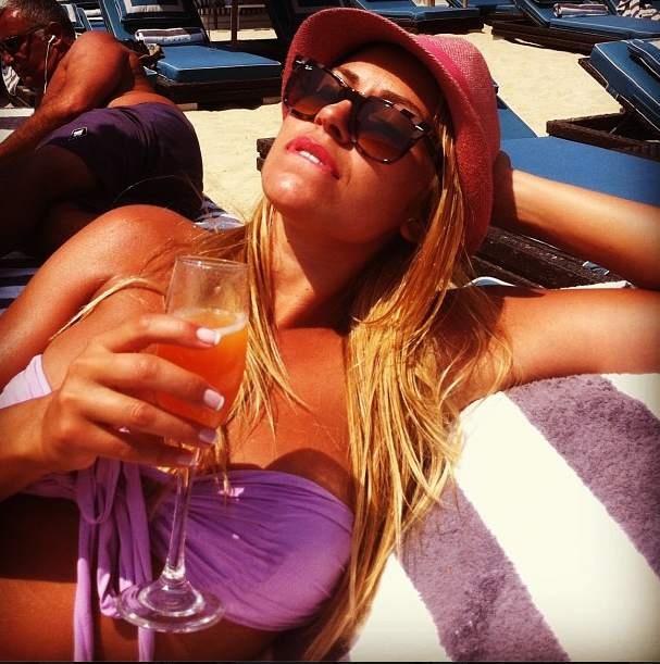 ΔΕΙΤΕ: Ποιό είναι το κορίτσι με τα χιλιάδες likes στο Facebook;