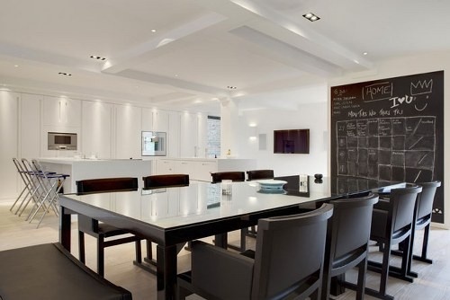 ΔΕΙΤΕ: Έξω εκκλησία και μέσα σπιταρόνα!