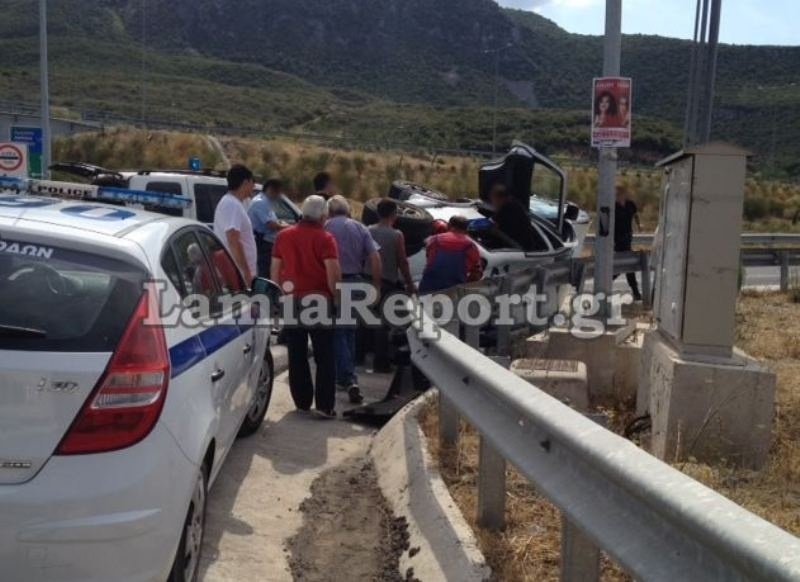 Λαμία: Τέσσερις αστυνομικοί τραυματίστηκαν σε τροχαίο (pics)