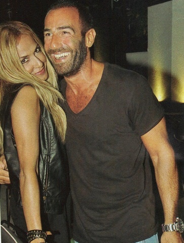 Αντώνης Κανάκης: Δείτε με ποια - κορυφαία - τραγουδίστρια... βγαίνει!