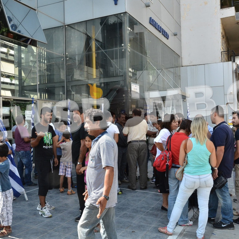Συγκέντρωση διαμαρτυρίας Ρομά στο Χαλάνδρι (ΦΩΤΟ+BINTEO)