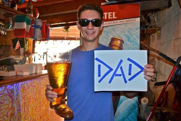 Το συγκινητικό μήνυμα ενός χρήστη του Facebook στους γονείς του