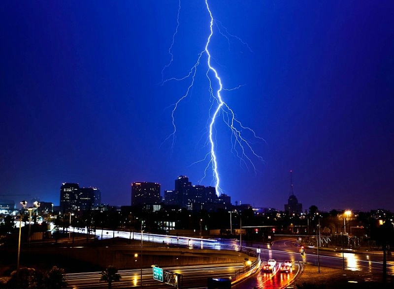 Καθηλωτικές φωτογραφίες με κεραυνούς