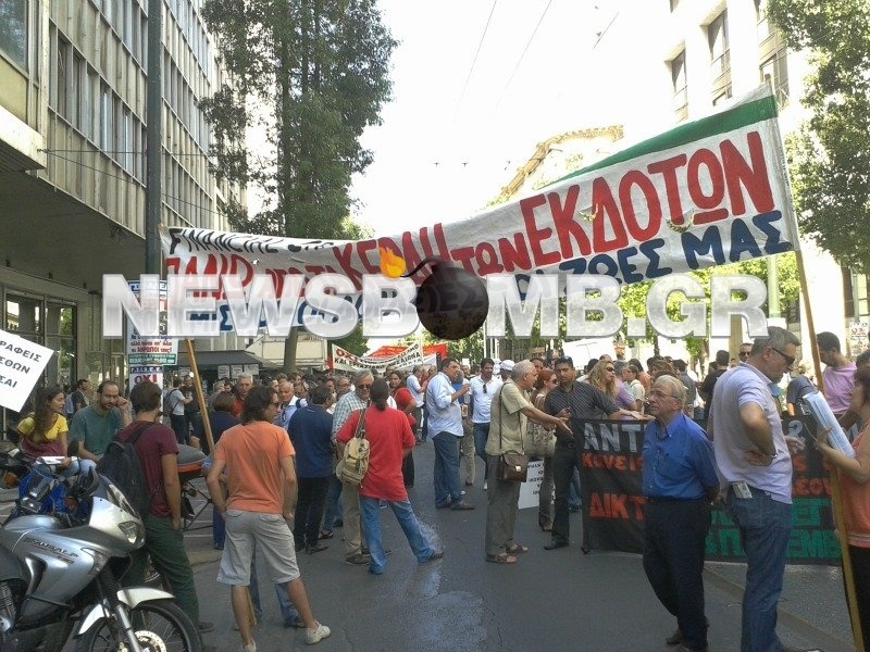 Στο υπουργείο Εργασίας οι δημοσιογράφοι