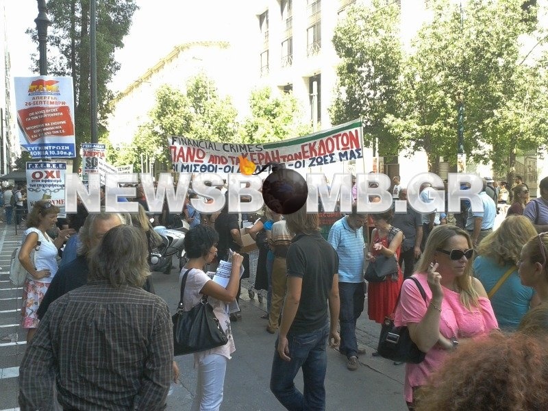 Στο υπουργείο Εργασίας οι δημοσιογράφοι
