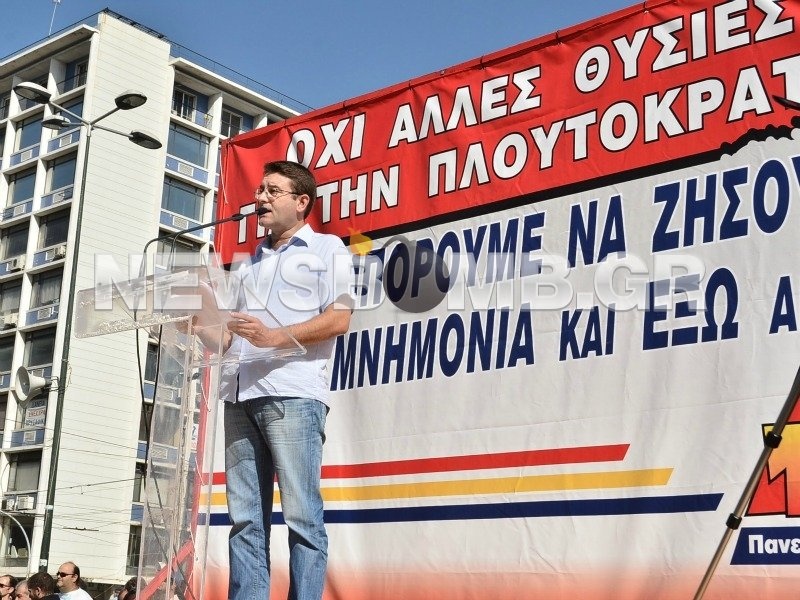 Πανελλαδική απεργία: Σε εξέλιξη η πορεία του ΠΑΜΕ (φωτό+βίντεο)