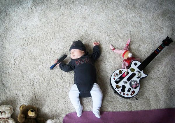 Απίθανες φωτογραφίες: Το μωρό που κοιμάται σε παραμύθια