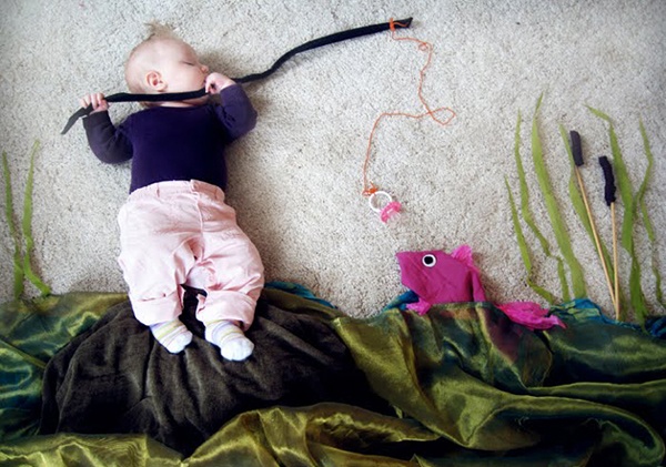 Απίθανες φωτογραφίες: Το μωρό που κοιμάται σε παραμύθια