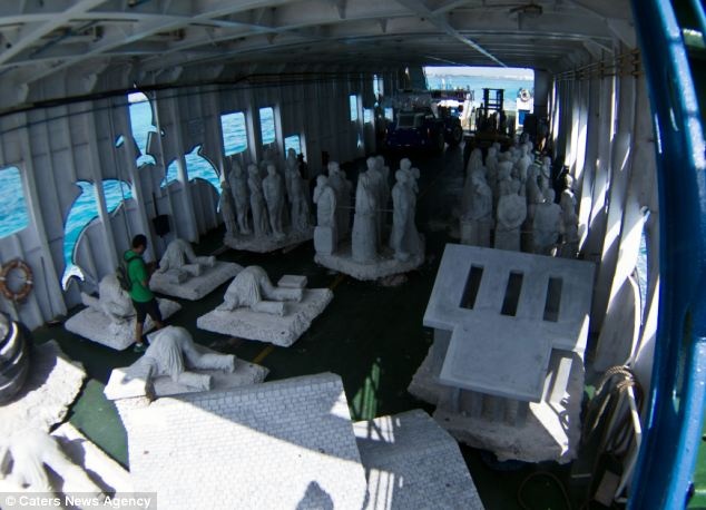 Καλλιτέχνης δημιούργησε μια πόλη κάτω από τη θάλασσα! (pic)