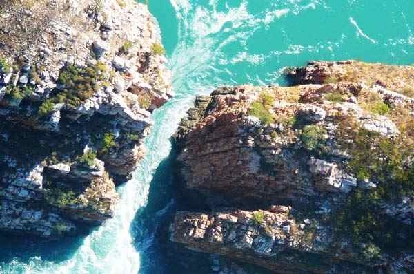 Εντυπωσιακοί οριζόντιοι... καταρράκτες!