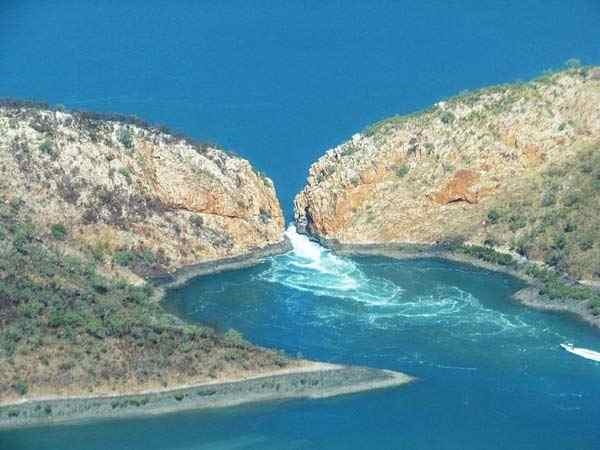 Εντυπωσιακοί οριζόντιοι... καταρράκτες!