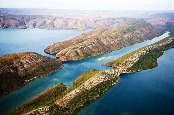 Εντυπωσιακοί οριζόντιοι... καταρράκτες!