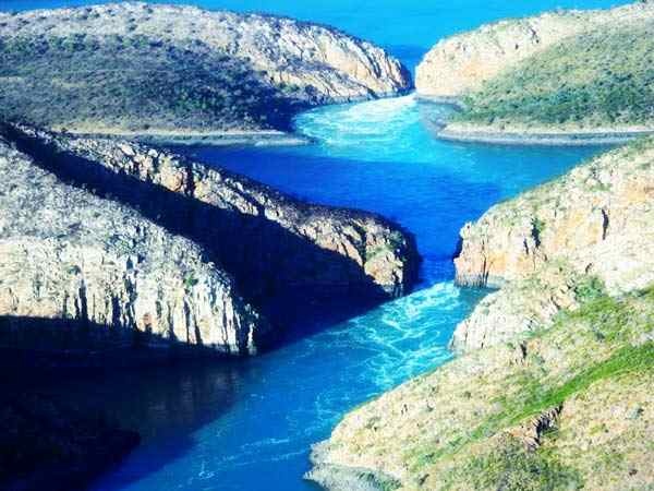 Εντυπωσιακοί οριζόντιοι... καταρράκτες!