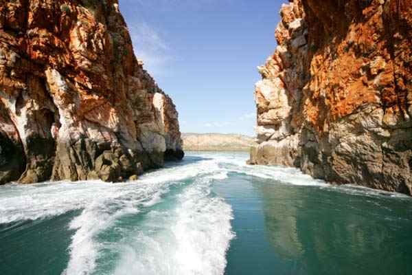 Εντυπωσιακοί οριζόντιοι... καταρράκτες!