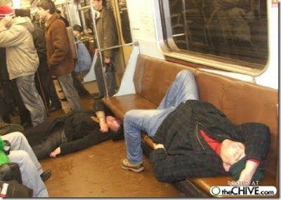 Οι πιο... περίεργοι τύποι κυκλοφορούν στο μέτρο! (pics)