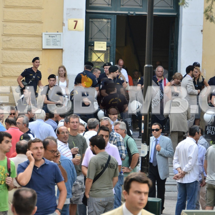 Ευελπίδων: Συγκέντρωση συμπαράστασης για τους συλληφθέντες (ΦΩΤΟ)