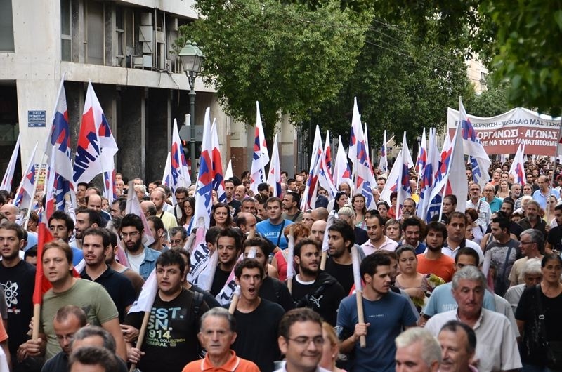 Σε εξέλιξη το συλλαλητήριο ΓΣΕΕ – ΑΔΕΔΥ στο Σύνταγμα