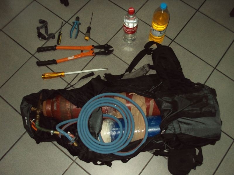 Εξαρθρώθηκε σπείρα που ανατίναζε ΑΤΜ (pics)