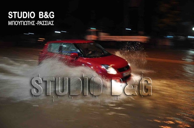 «Πνίγηκε» το Ναύπλιο από τη δυνατή νεροποντή (pics)