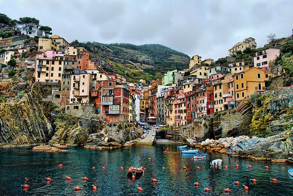 Το πιο... χρωματιστό χωριό της Ευρώπης!