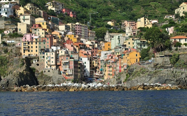 Το πιο... χρωματιστό χωριό της Ευρώπης!