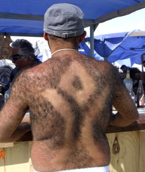 Έργα τέχνης σε... ανδρικές, τριχωτές πλάτες! (pics)