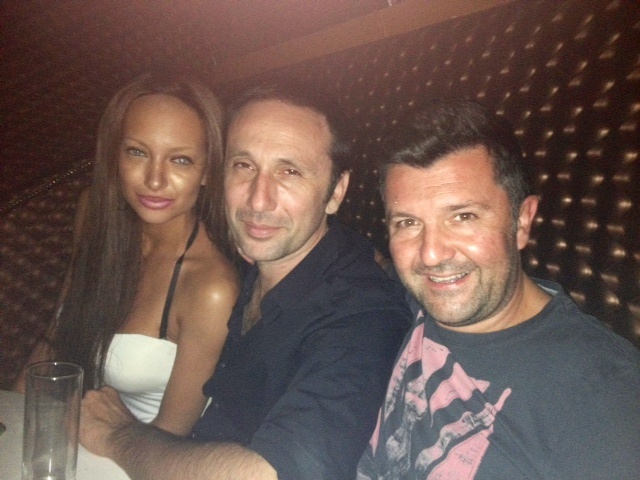 Η κουκλάρα... φίλη του Ρένου Χαραλαμπίδη!