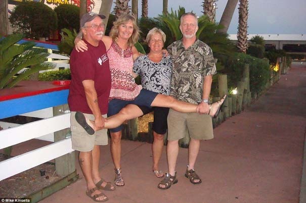 4 αδέρφια φωτογραφίζονται σε μια θεότρελη πόζα επί 25 χρόνια