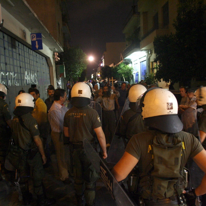 Πεδίο μάχης το «Χυτήριο» για μια παράσταση 