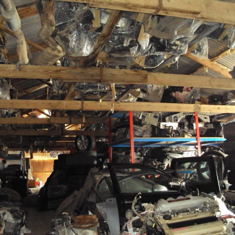 Ψαχνά Ευβοίας: Εντοπίστηκε μάντρα με κλεμμένα αυτοκίνητα (pics)