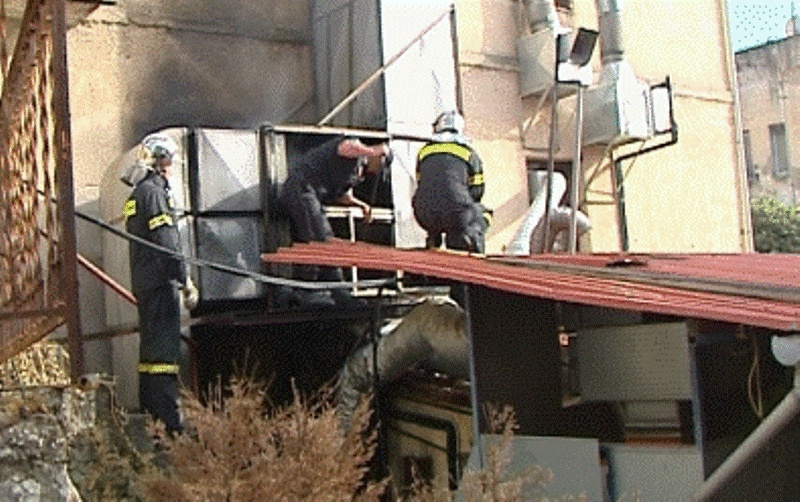 Φωτιά σε εστιατόριο στο κέντρο της Λαμίας (pics)