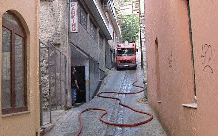 Φωτιά σε εστιατόριο στο κέντρο της Λαμίας (pics)