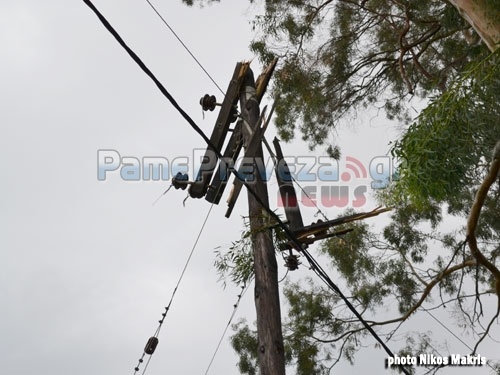 Ανεμοστρόβιλος «σήκωσε» την Πρέβεζα (video – pics)