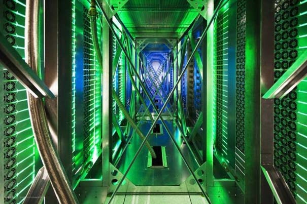 Google Data Centers: Εντυπωσιακές φώτο από το σπίτι του... internet!
