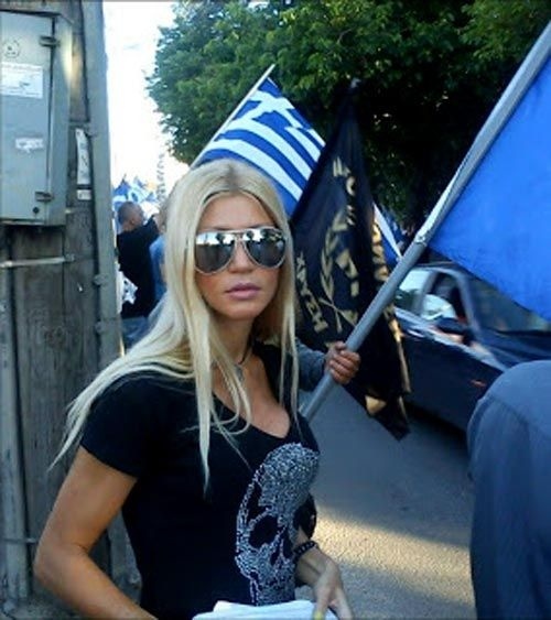 Χριστίνα Σάμη: Η Χρυσαυγίτισσα που απαρνήθηκε τα... ρούχα της!