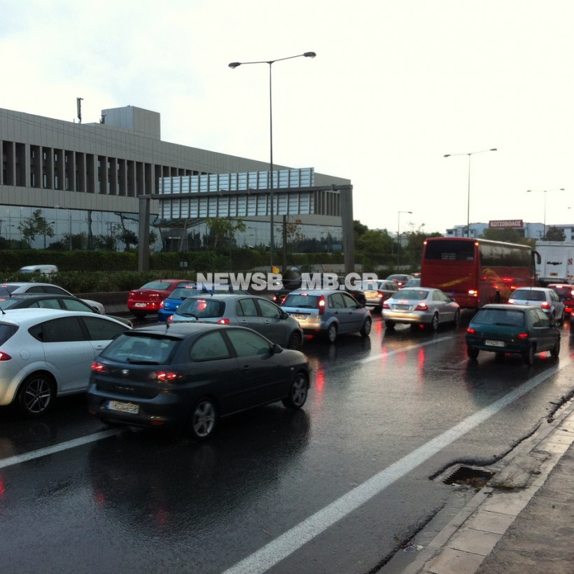 Κυκλοφοριακό χάος στην Αθήνα λόγω βροχής (ΦΩΤΟ+ΒΙΝΤΕΟ)
