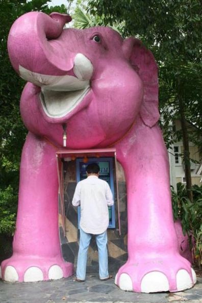 Τα πιο περίεργα, αποτυχημένα και αστεία ATM στον κόσμο! 