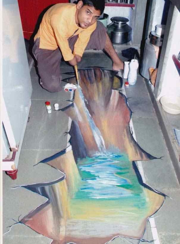 Νεαρός έχασε τα δυο του χέρια κι έγινε ζωγράφος! 