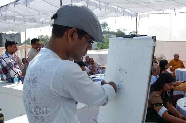 Νεαρός έχασε τα δυο του χέρια κι έγινε ζωγράφος! 