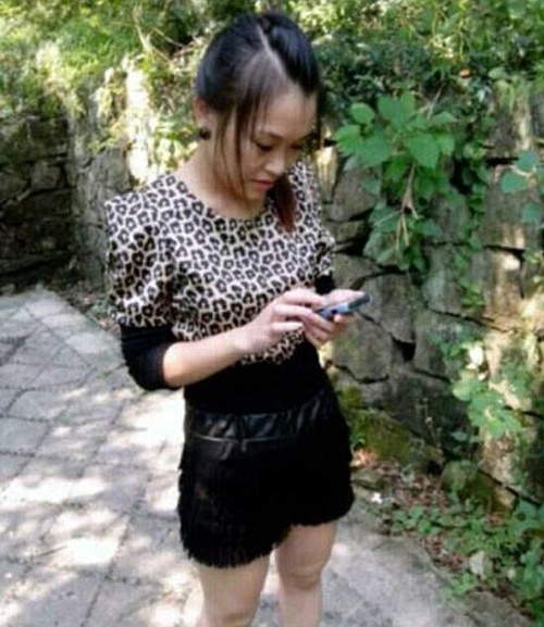 ΣΟΚΑΡΙΣΤΙΚΕΣ ΕΙΚΟΝΕΣ: Δασκάλα σηκώνει μαθητή στον αέρα από τα αυτιά!