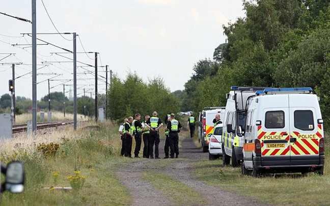 ΣΟΚ: Έπεσε με την κόρη του στις ράγες επειδή τον απάτησε η γυναίκα του