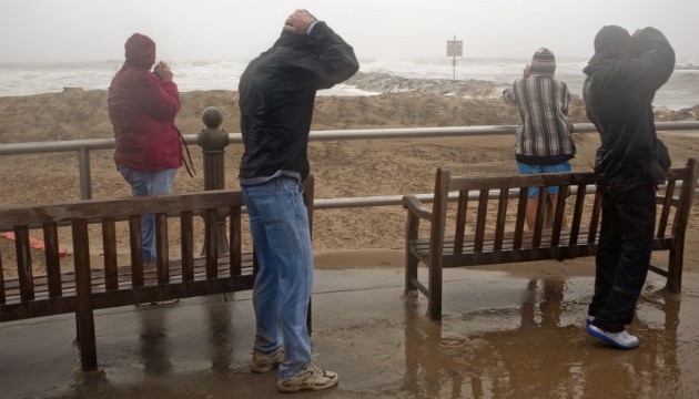 Οχυρωμένη η ανατολική ακτή των ΗΠΑ για τον τυφώνα Σάντι