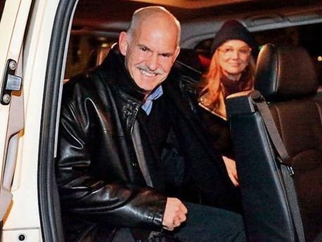 Προκλητικός ο Παπανδρέου: Τον γιούχαραν και χαμογελούσε! (pics)