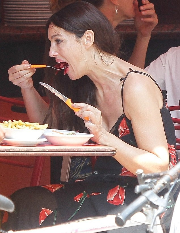 Δείτε: Απλή και όμορφη η Μόνικα Μπελούτσι!