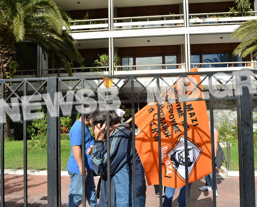 Εργαζόμενοι της ΠΟΕ-ΟΤΑ έφτασαν μέχρι το γραφείο του Μανιτάκη!