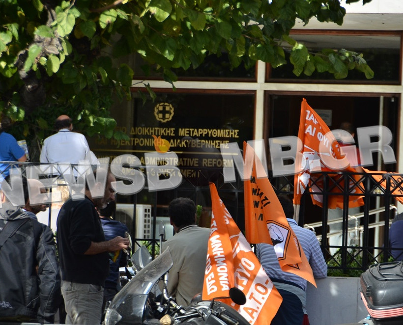 Εργαζόμενοι της ΠΟΕ-ΟΤΑ έφτασαν μέχρι το γραφείο του Μανιτάκη!